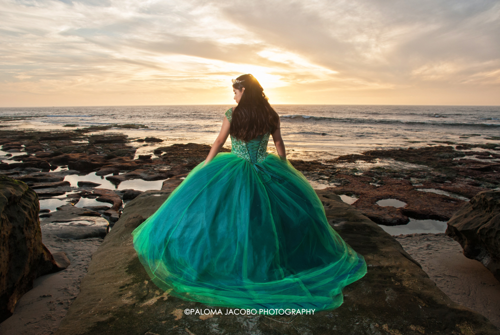 Quinceanera picture ideas by San Diego photographer Paloma Jacobo Photography