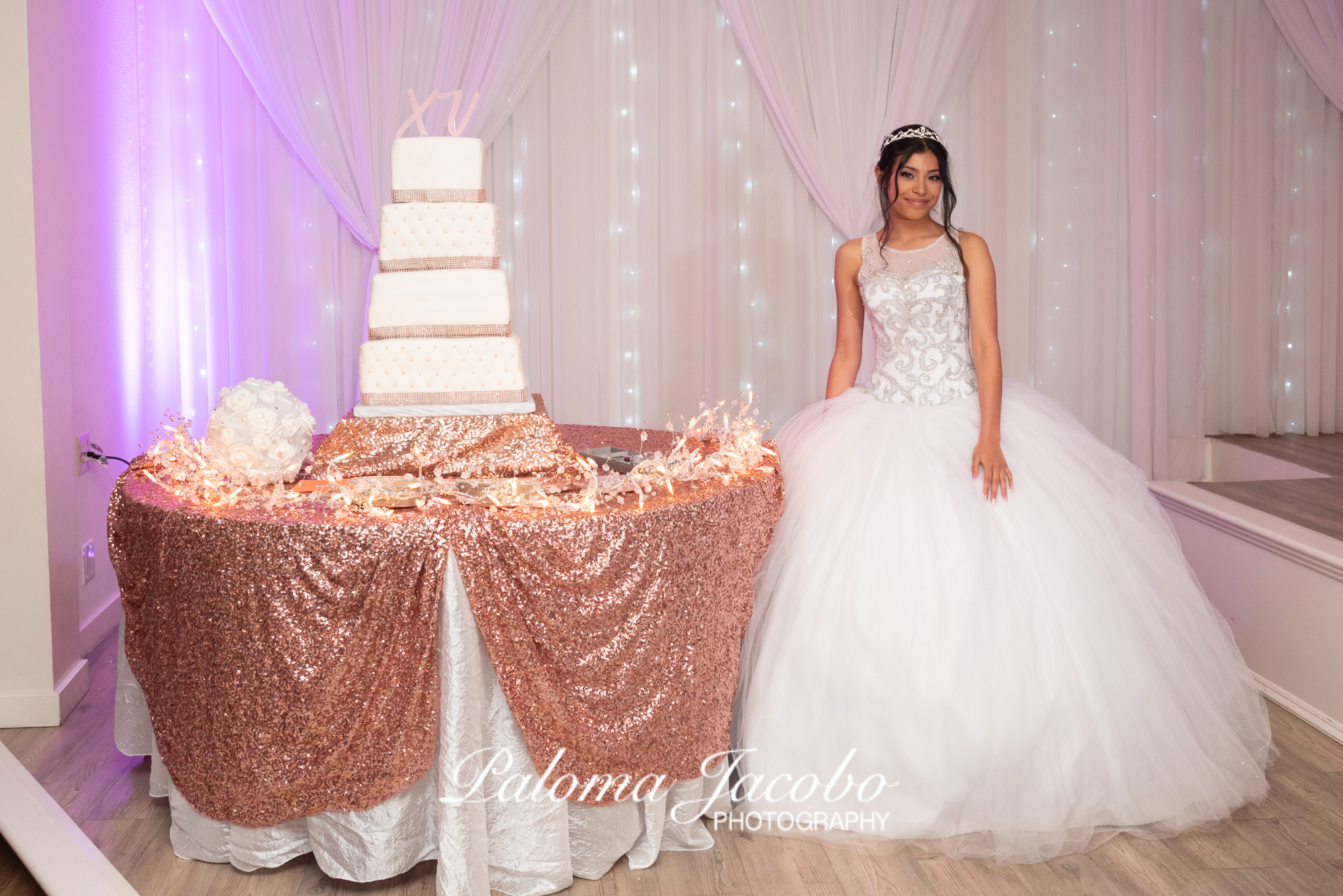 Quinceanera cake cutting by Paloma Jacobo Photography