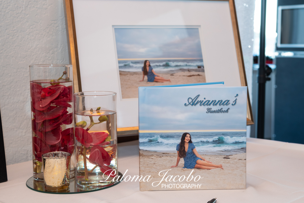 Quinceanera guestbook and picture for the entrance by Paloma Jacobo Photography