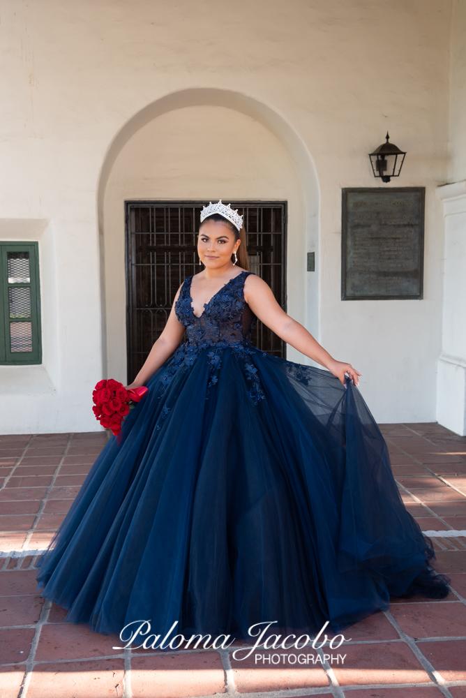 Quinceanera picture ideas by San Diego photographer Paloma Jacobo Photography