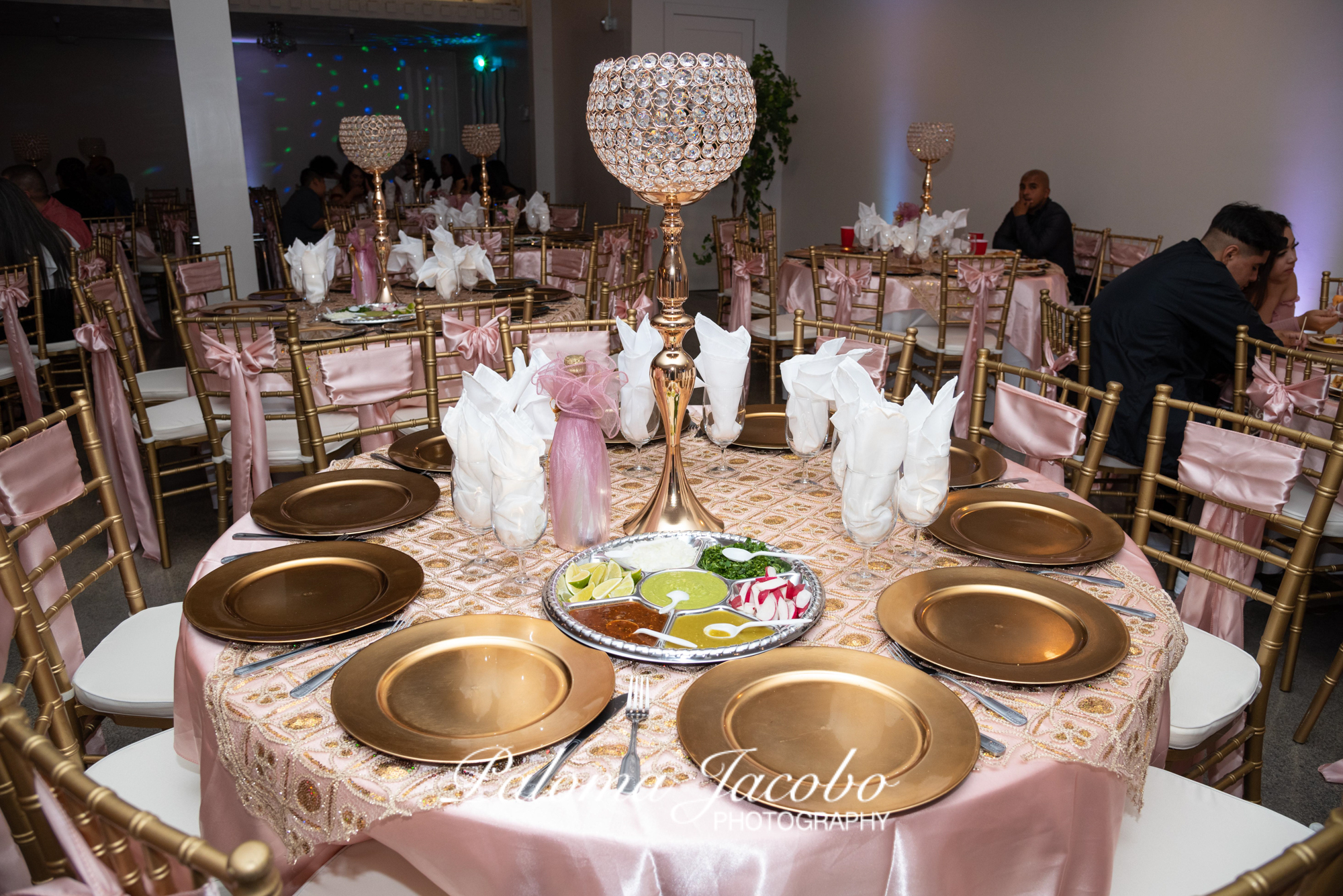 Table decorations in blush pink and gold at Boulevard Hall by Paloma Jacobo Photography
