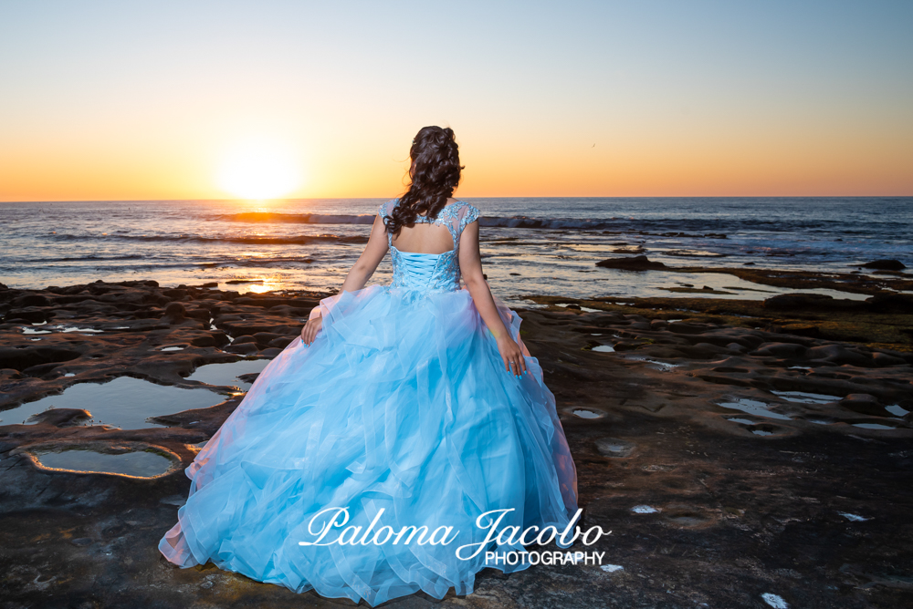 Quinceanera picture ideas by San Diego photographer Paloma Jacobo Photography