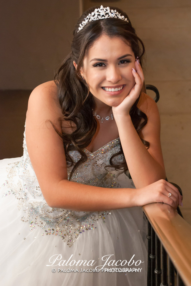 Quinceanera picture ideas by San Diego photographer Paloma Jacobo Photography