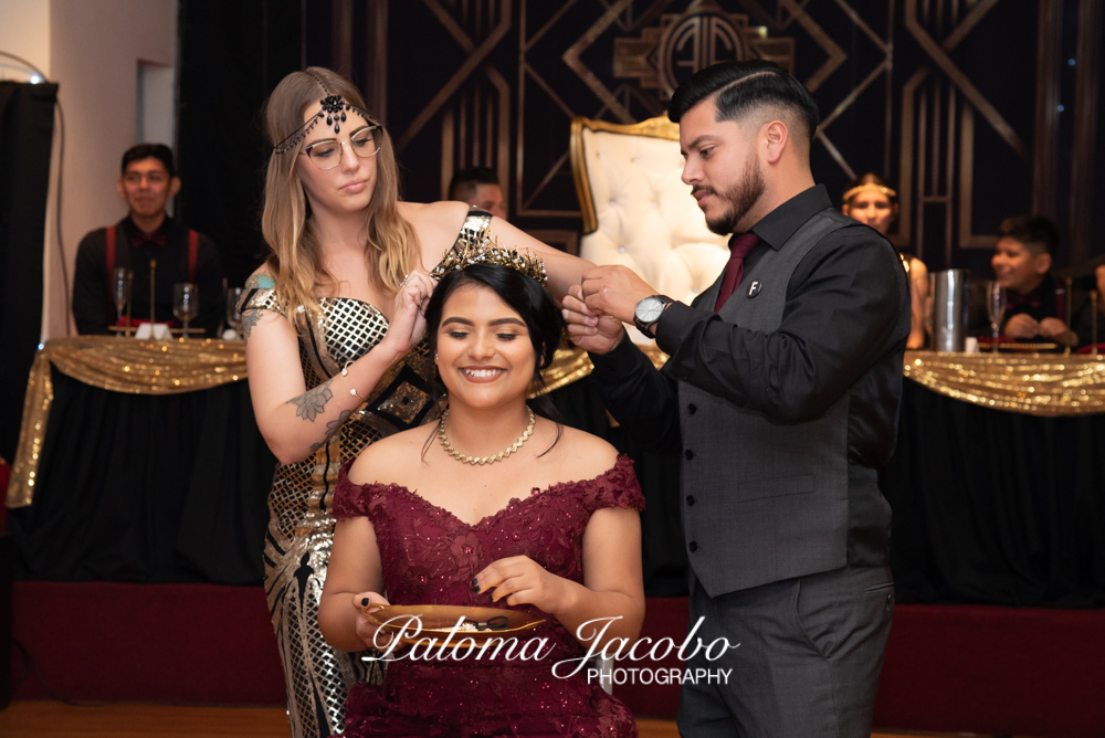 Quinceanera en ceremonia de coronación