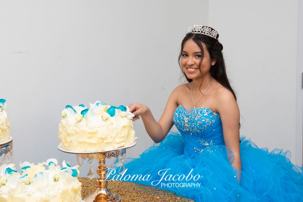 Quinceanera cutting cake by Paloma Jacobo Photography